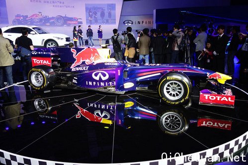 大赛将至 红牛RB9登英菲尼迪F1冠军之夜
