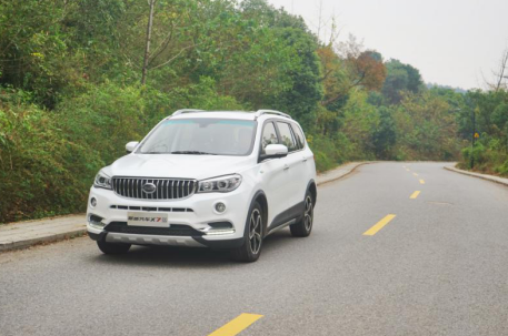 给"拖家带口"的法国新总统推荐一款车:swm斯威x7